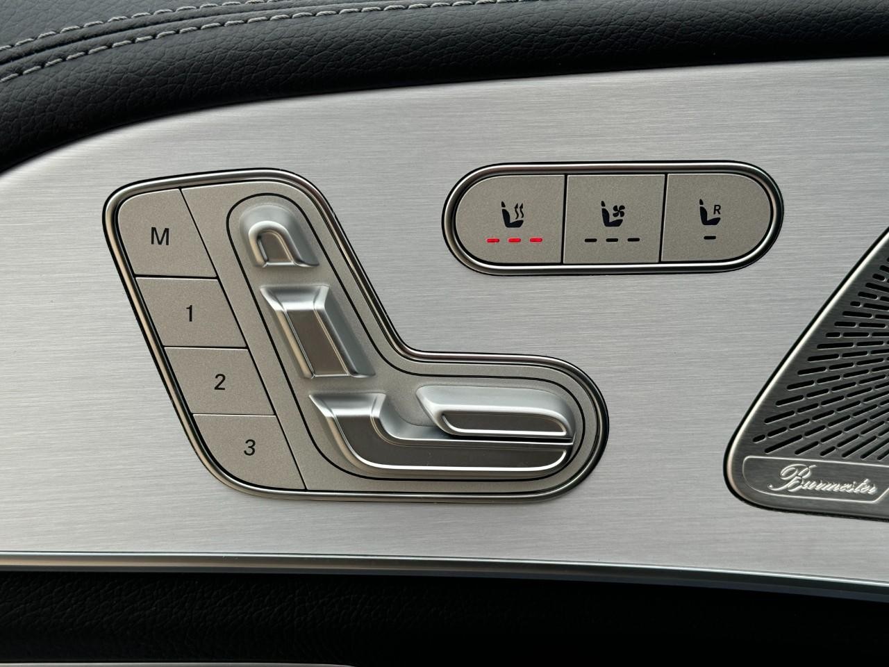 Mercedes-Benz GLE Vehicle Full-screen Gallery Image 25