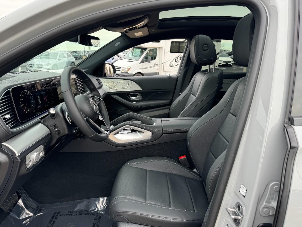 Mercedes-Benz GLE Vehicle Full-screen Gallery Image 29