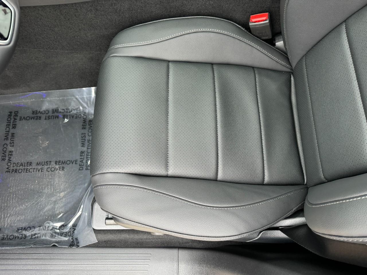 Mercedes-Benz GLE Vehicle Full-screen Gallery Image 30