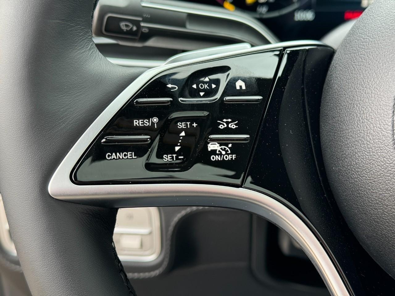 Mercedes-Benz GLE Vehicle Full-screen Gallery Image 33