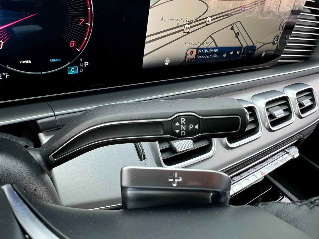 Mercedes-Benz GLE Vehicle Full-screen Gallery Image 36