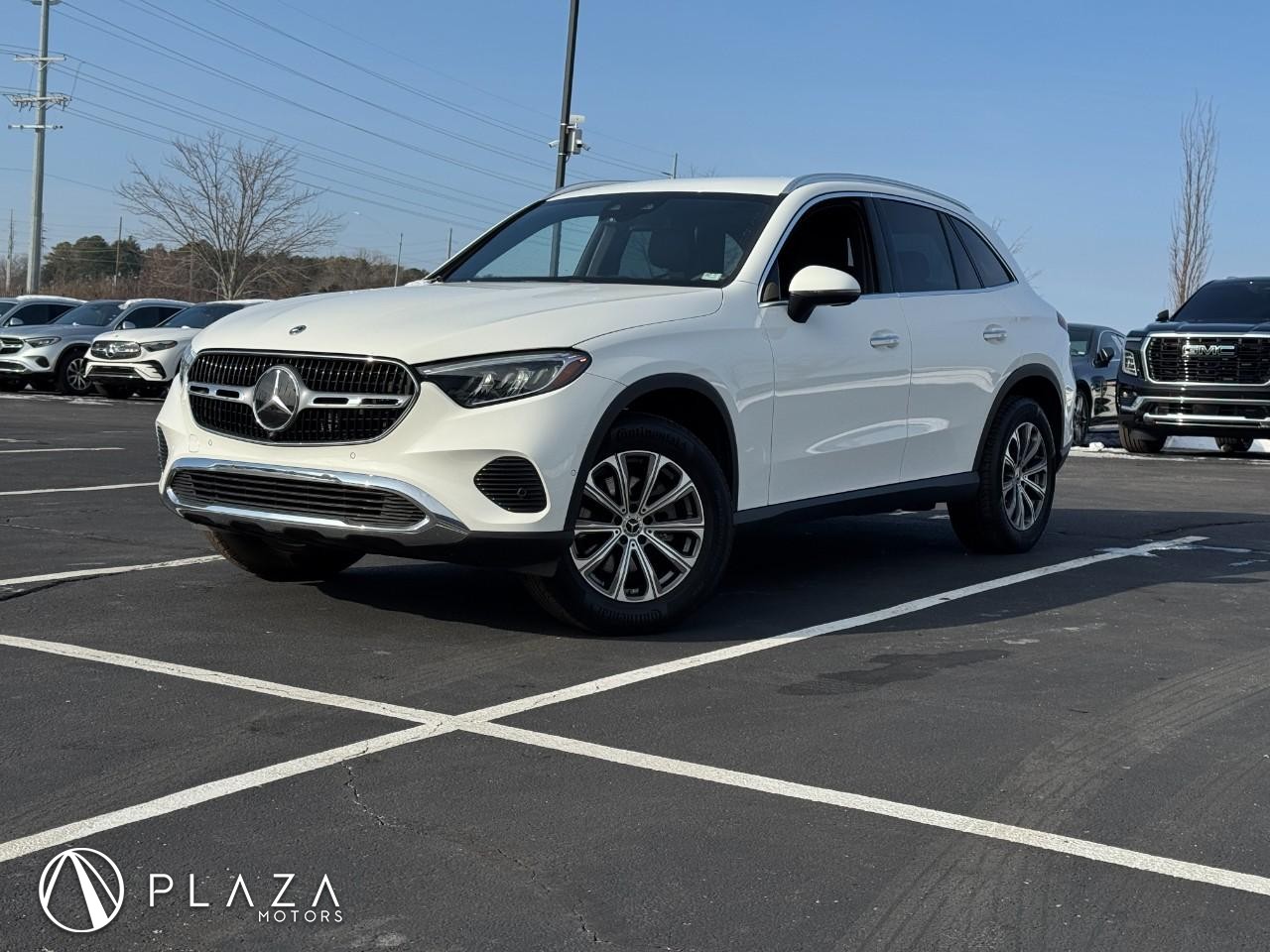 Mercedes-Benz GLC Vehicle Full-screen Gallery Image 01