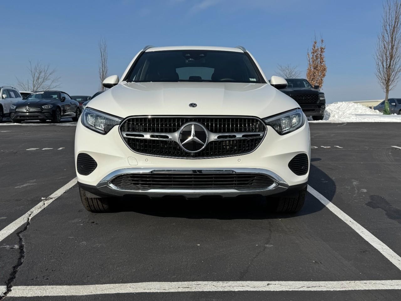 Mercedes-Benz GLC Vehicle Full-screen Gallery Image 07