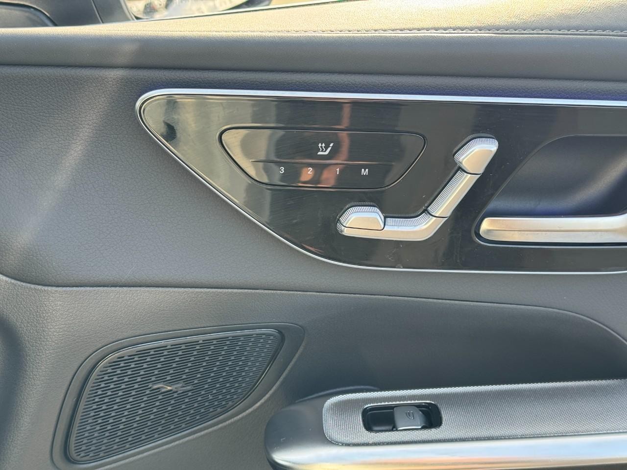 Mercedes-Benz GLC Vehicle Full-screen Gallery Image 18