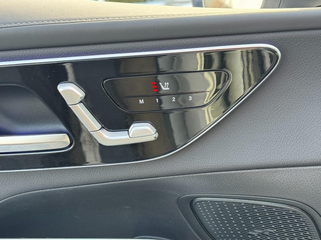 Mercedes-Benz GLC Vehicle Full-screen Gallery Image 21