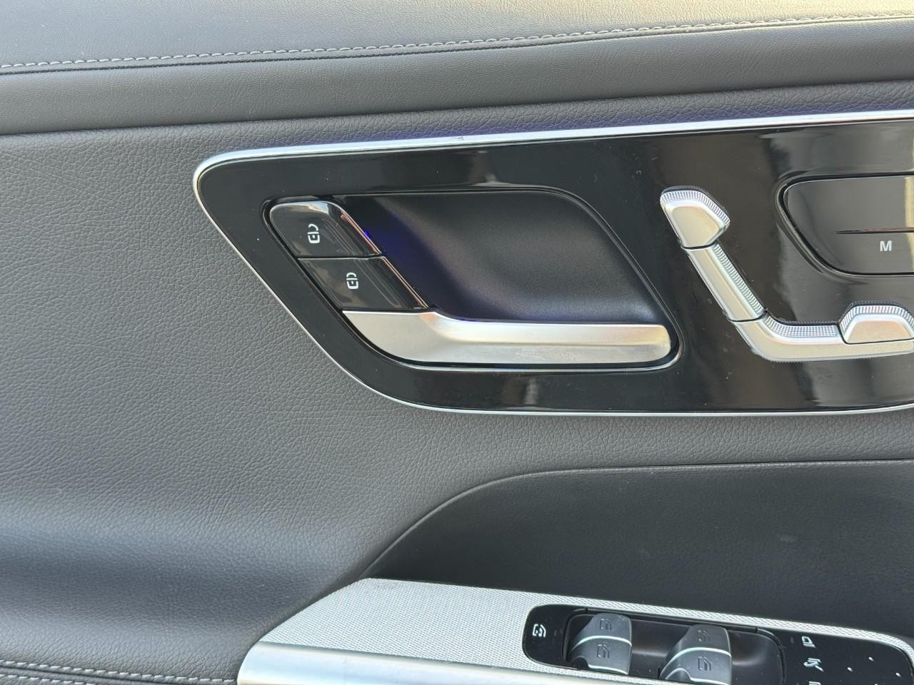 Mercedes-Benz GLC Vehicle Full-screen Gallery Image 22