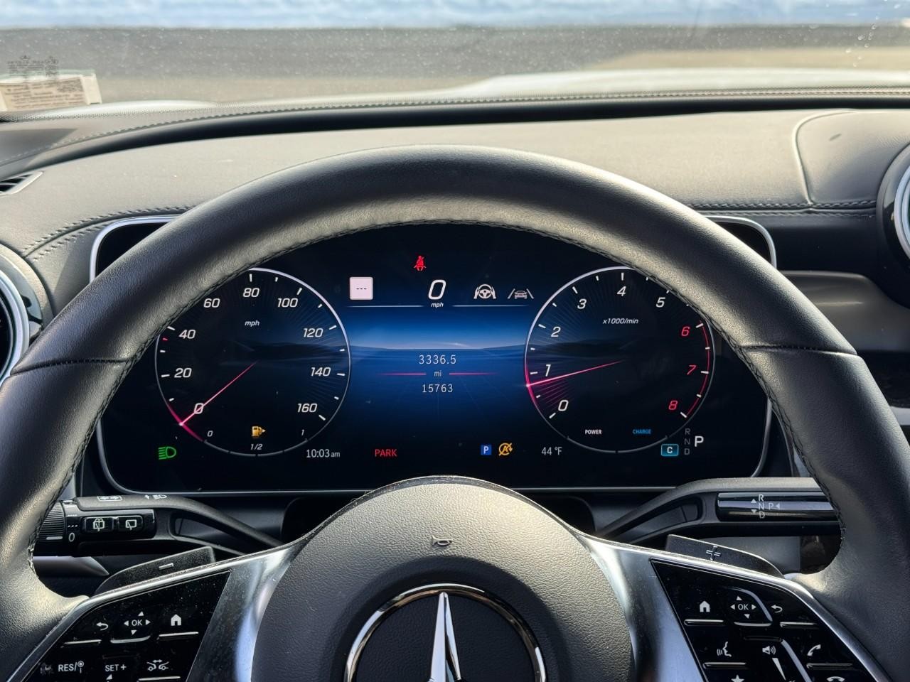 Mercedes-Benz GLC Vehicle Full-screen Gallery Image 31