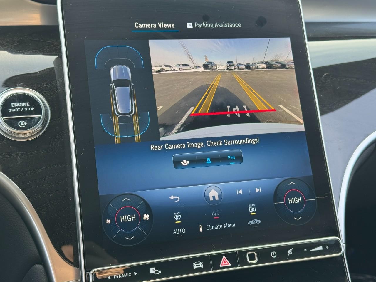 Mercedes-Benz GLC Vehicle Full-screen Gallery Image 33