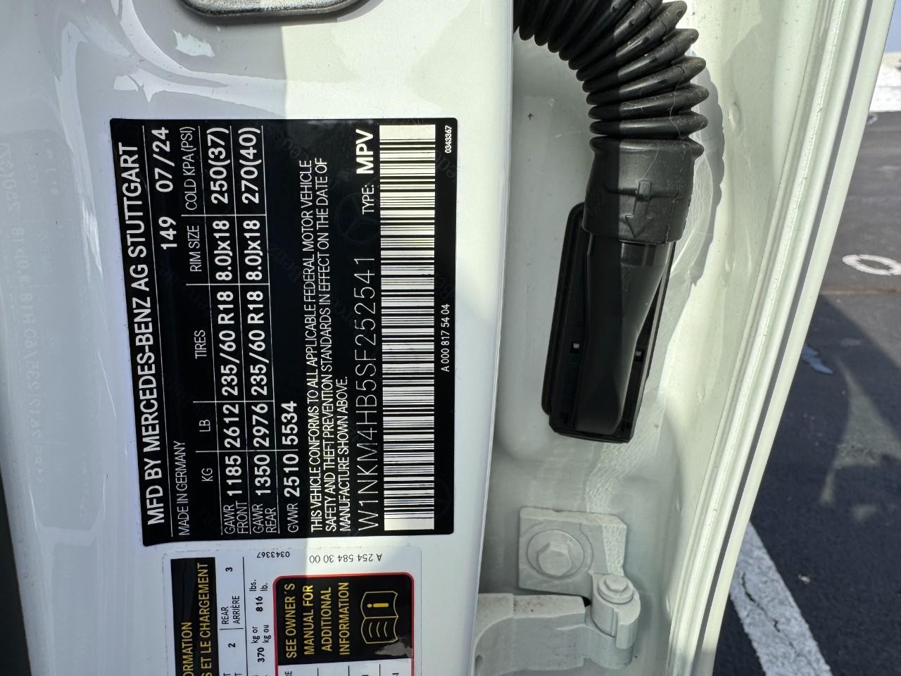 Mercedes-Benz GLC Vehicle Full-screen Gallery Image 34