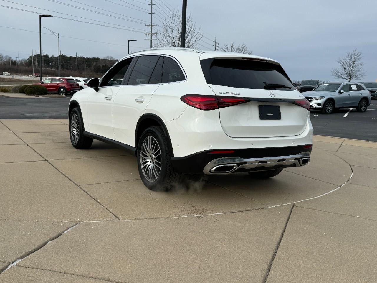 Mercedes-Benz GLC Vehicle Full-screen Gallery Image 3