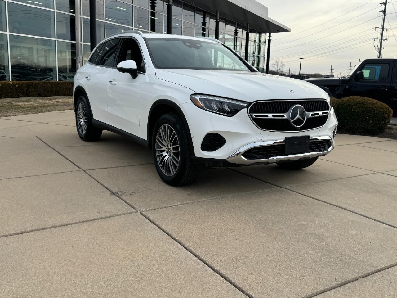 Mercedes-Benz GLC Vehicle Full-screen Gallery Image 6