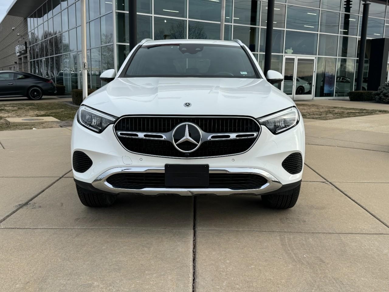 Mercedes-Benz GLC Vehicle Full-screen Gallery Image 7