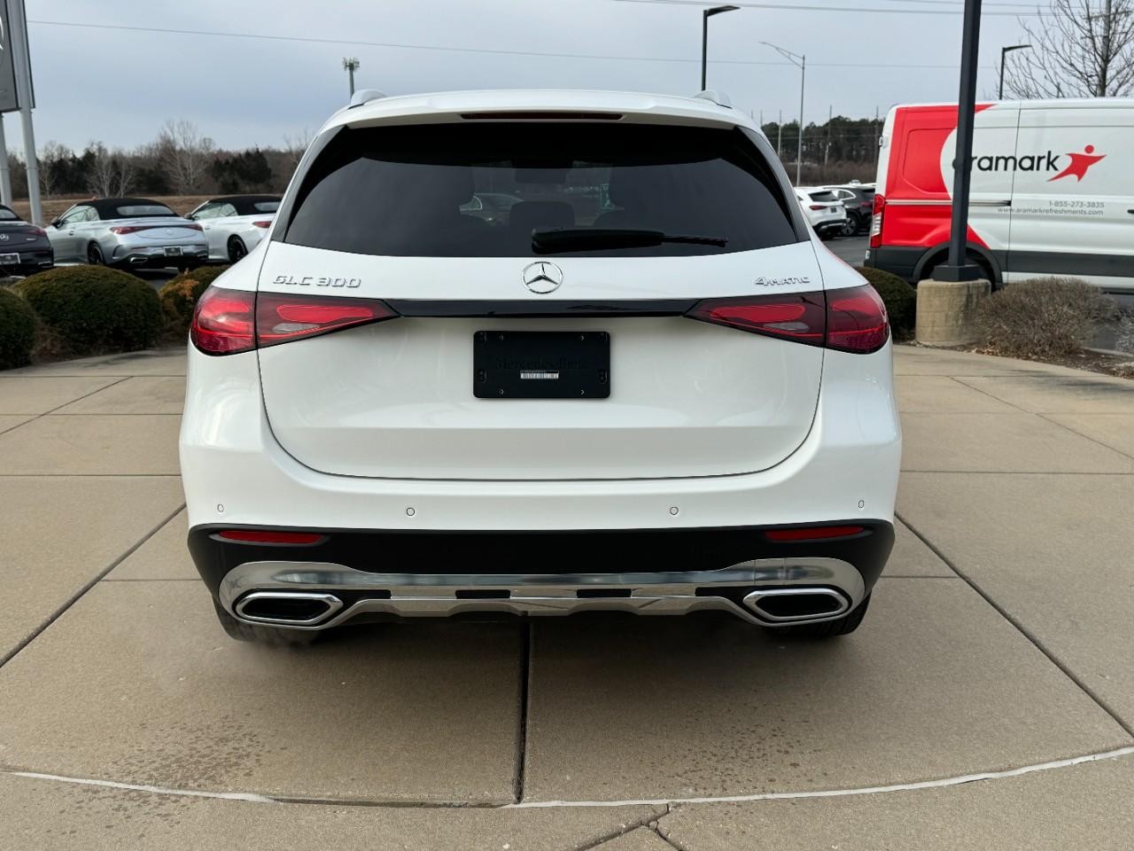 Mercedes-Benz GLC Vehicle Full-screen Gallery Image 9