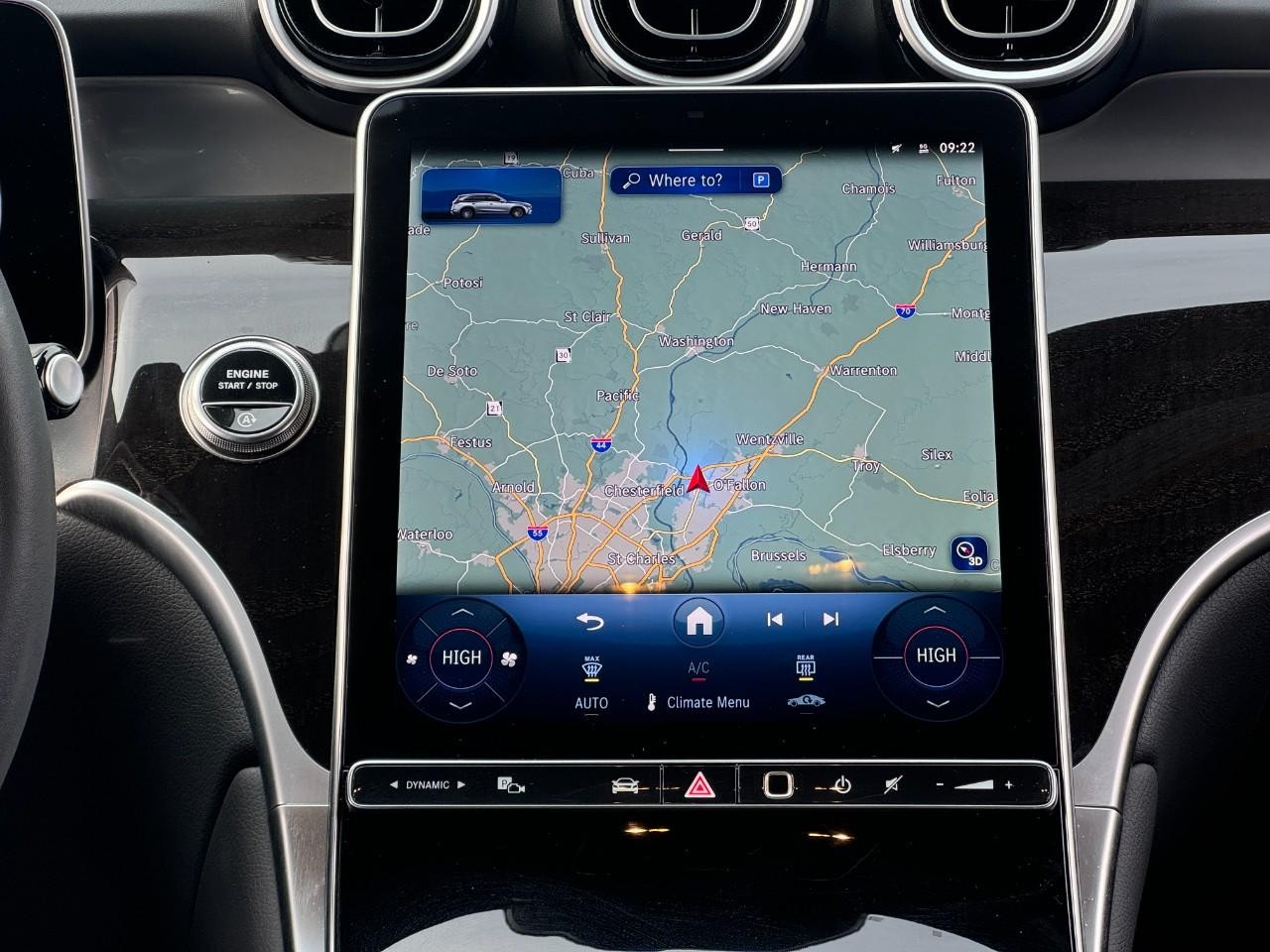 Mercedes-Benz GLC Vehicle Full-screen Gallery Image 13