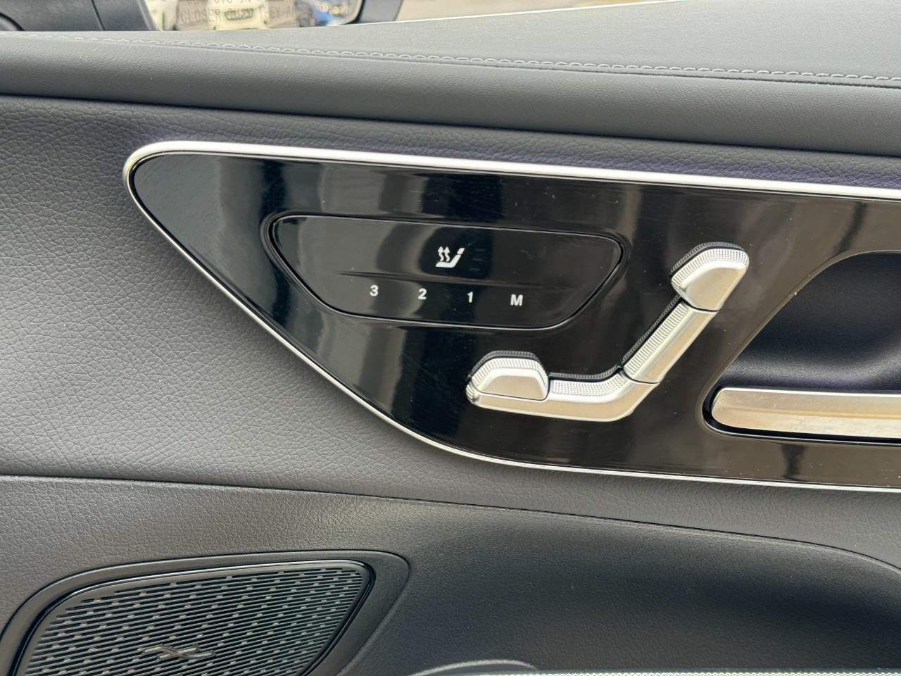 Mercedes-Benz GLC Vehicle Full-screen Gallery Image 18