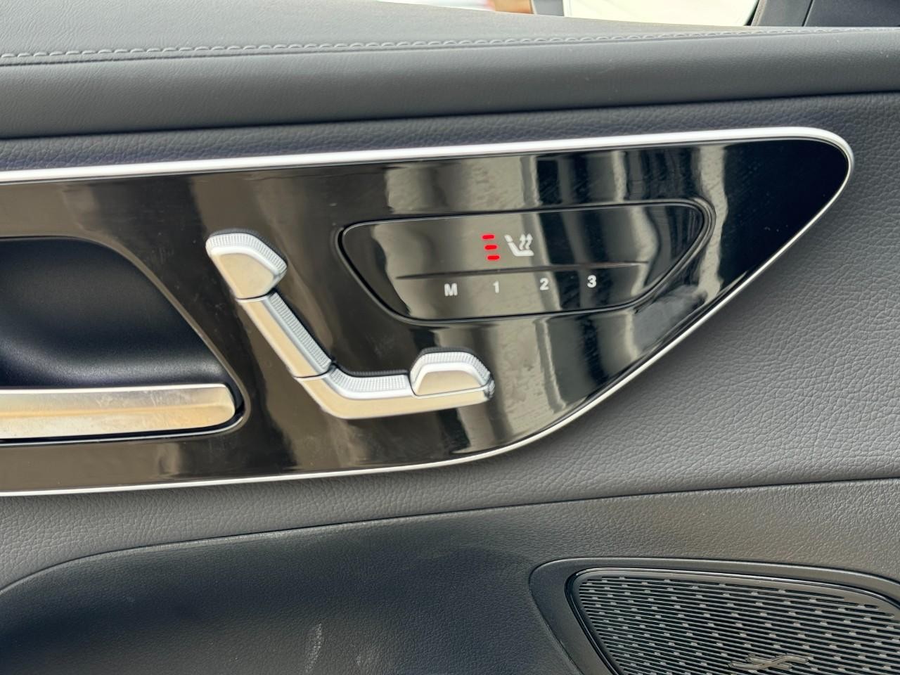 Mercedes-Benz GLC Vehicle Full-screen Gallery Image 21