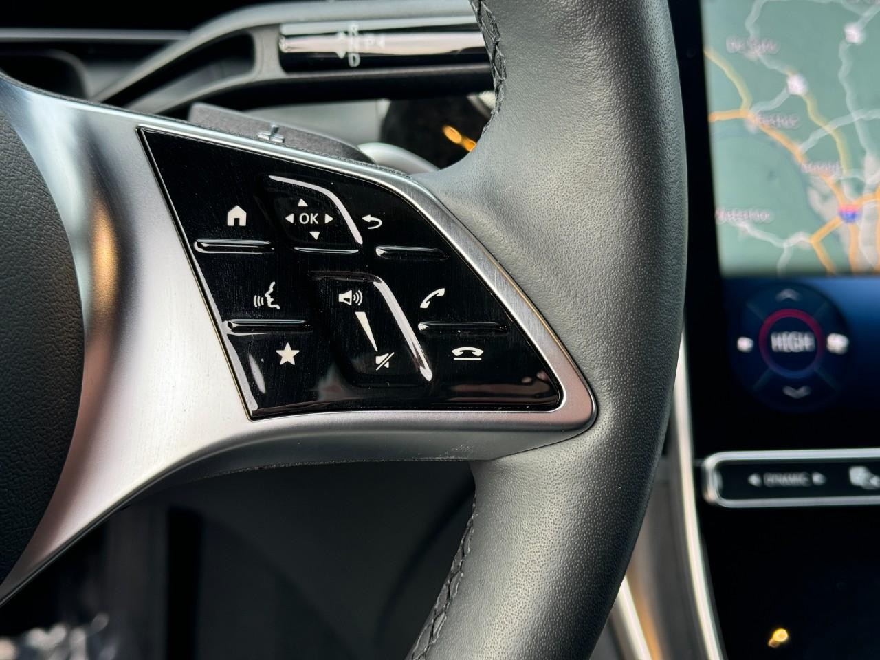 Mercedes-Benz GLC Vehicle Full-screen Gallery Image 30