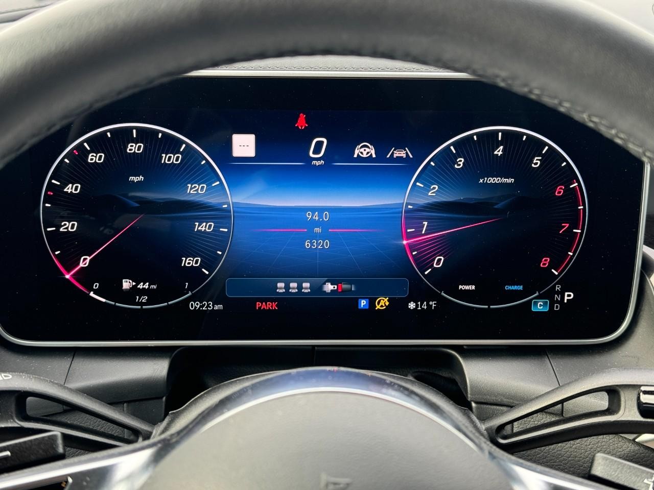 Mercedes-Benz GLC Vehicle Full-screen Gallery Image 31