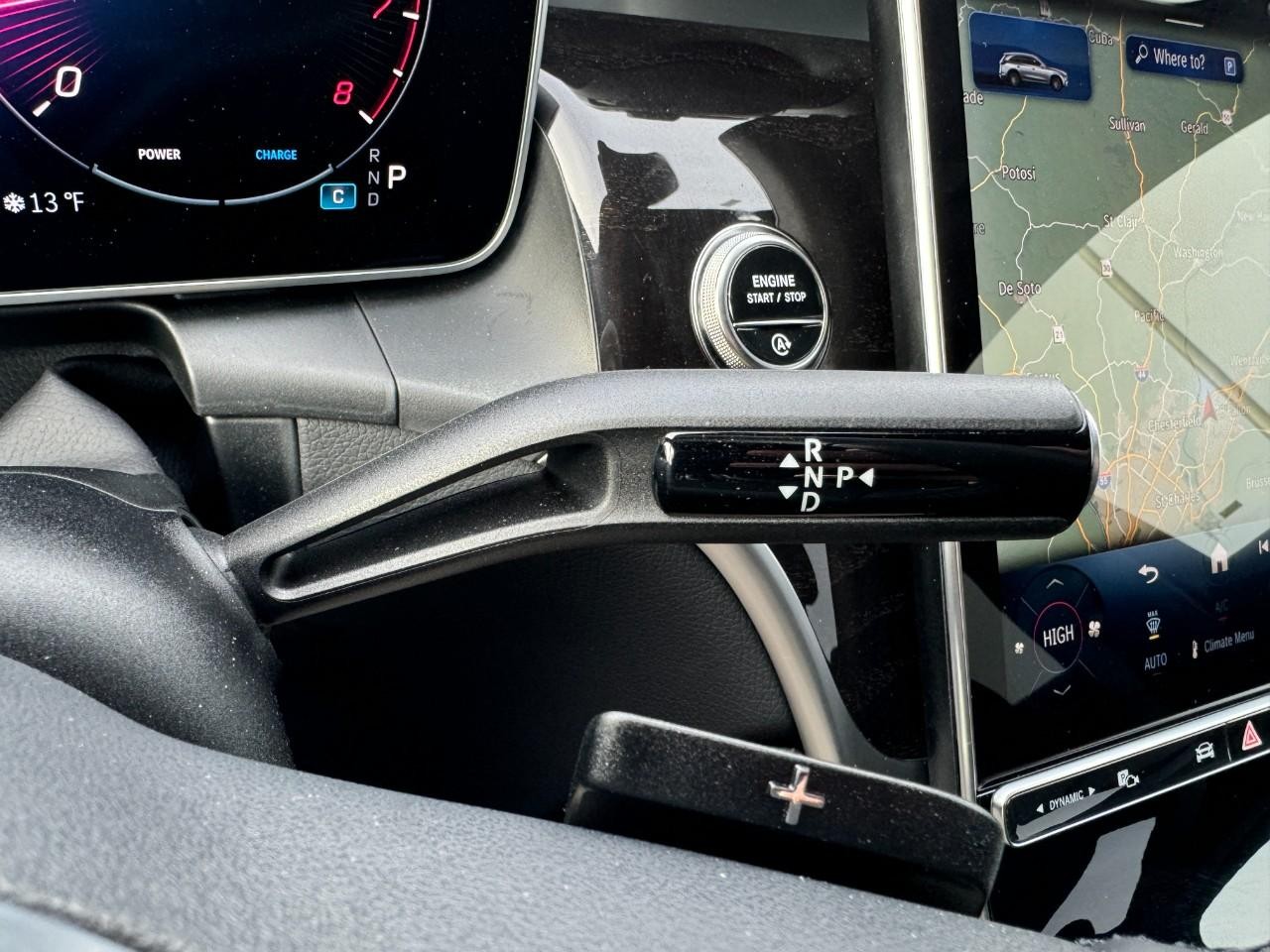 Mercedes-Benz GLC Vehicle Full-screen Gallery Image 32