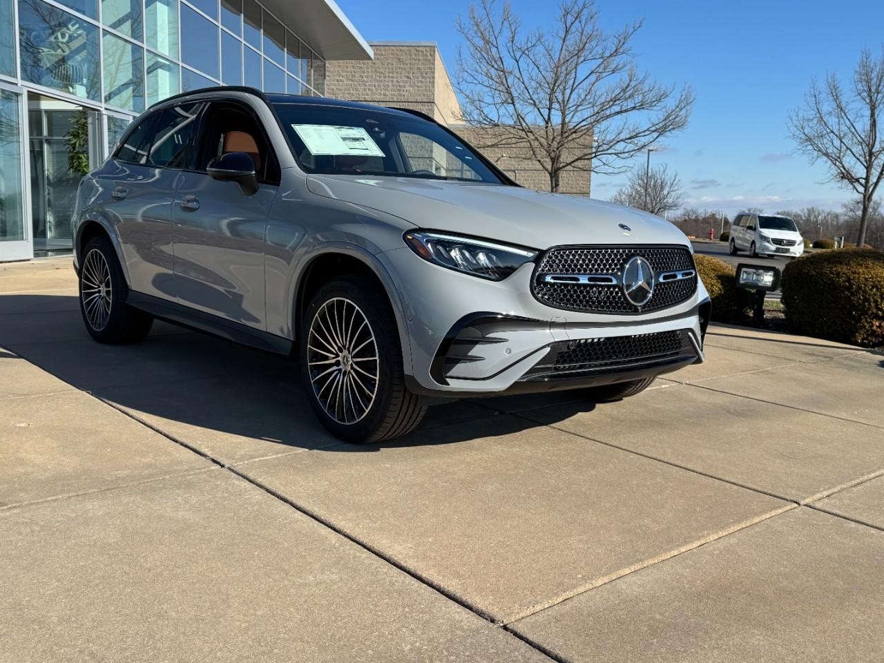 Mercedes-Benz GLC Vehicle Full-screen Gallery Image 6