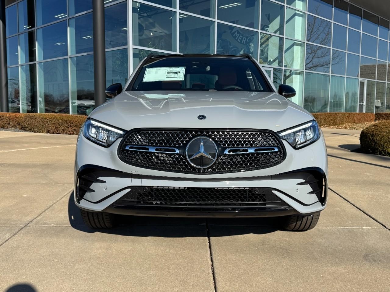 Mercedes-Benz GLC Vehicle Full-screen Gallery Image 7