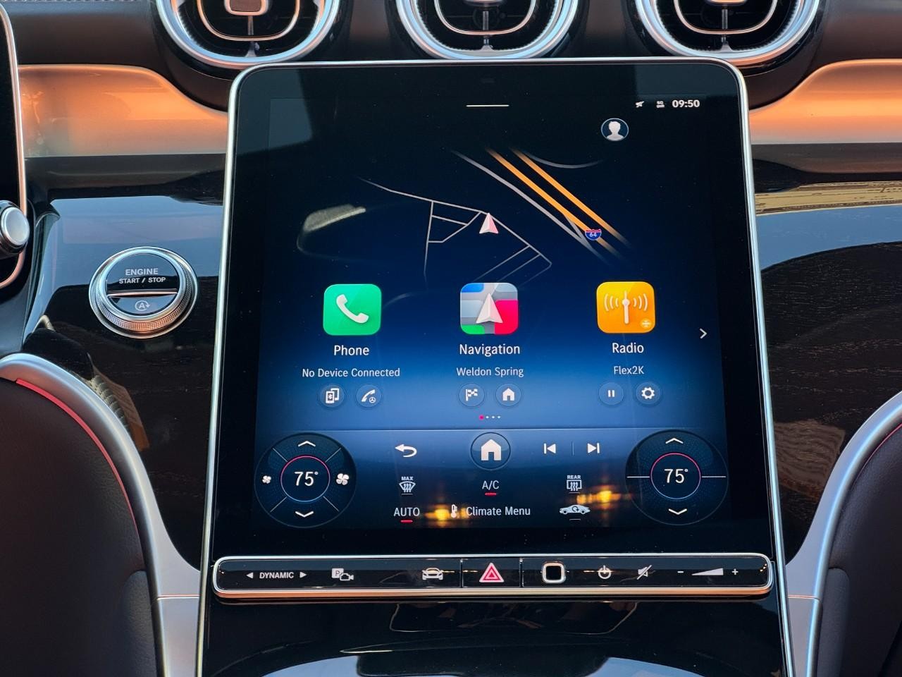 Mercedes-Benz GLC Vehicle Full-screen Gallery Image 14