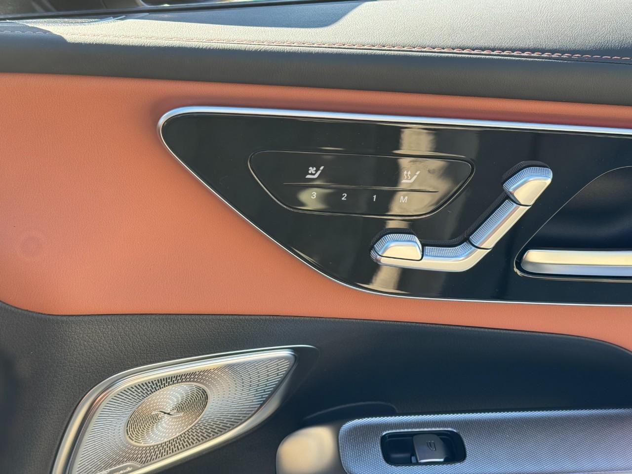 Mercedes-Benz GLC Vehicle Full-screen Gallery Image 19