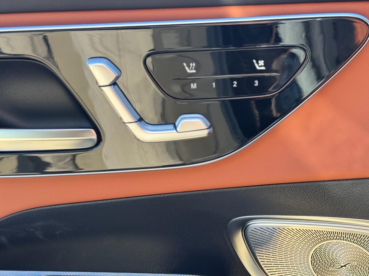 Mercedes-Benz GLC Vehicle Full-screen Gallery Image 22