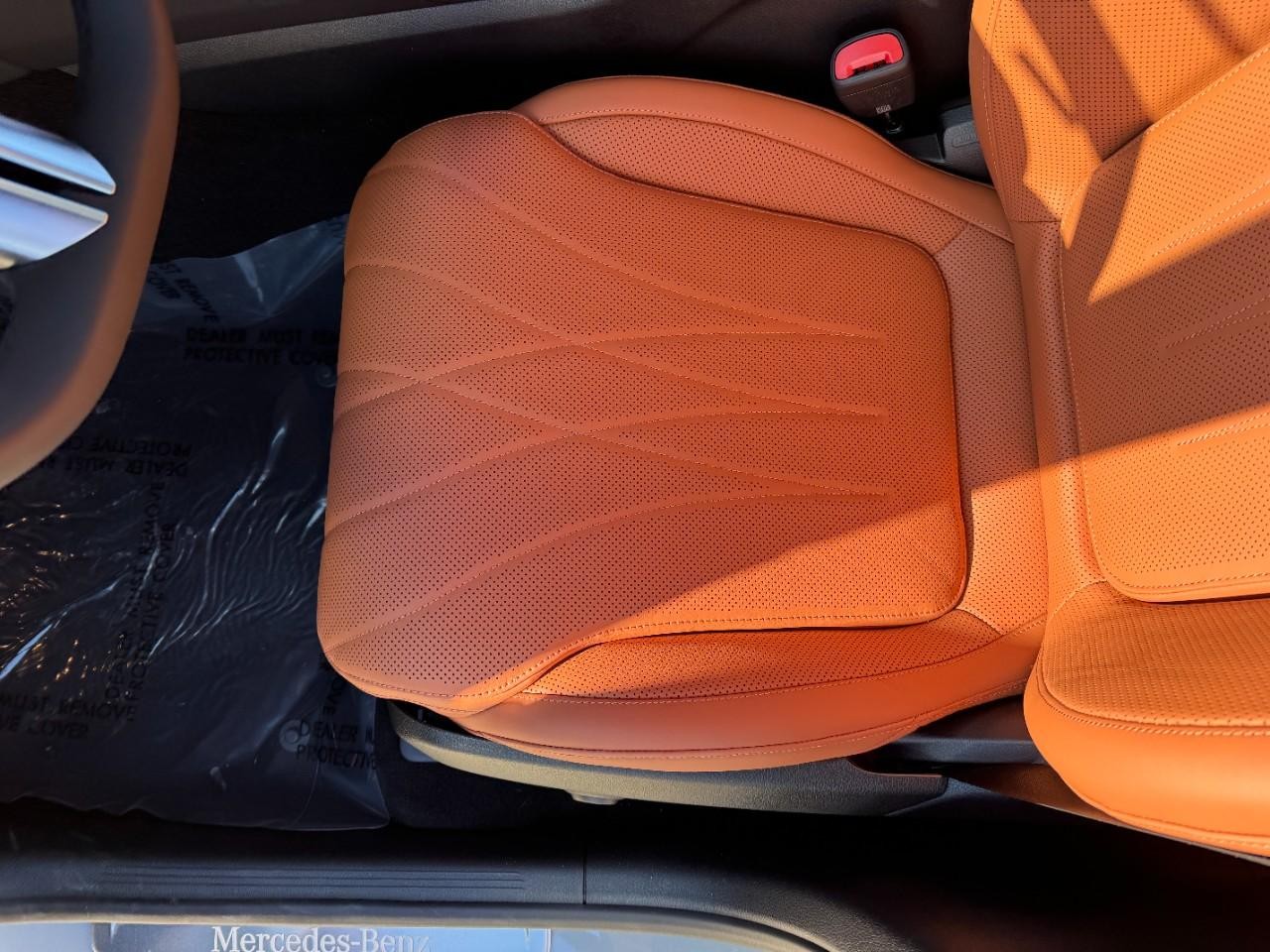 Mercedes-Benz GLC Vehicle Full-screen Gallery Image 28