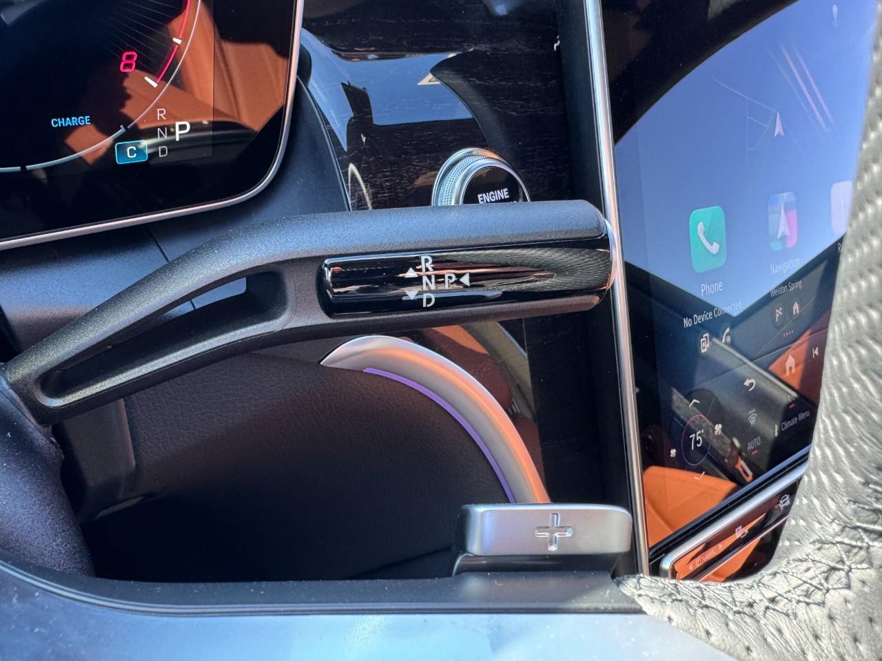 Mercedes-Benz GLC Vehicle Full-screen Gallery Image 34