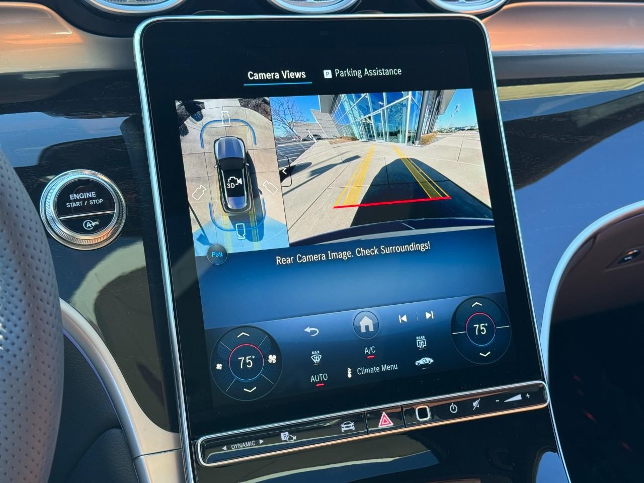 Mercedes-Benz GLC Vehicle Full-screen Gallery Image 35