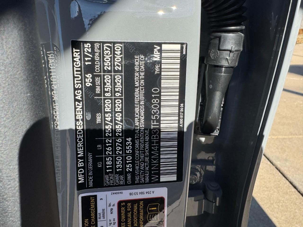 Mercedes-Benz GLC Vehicle Full-screen Gallery Image 36