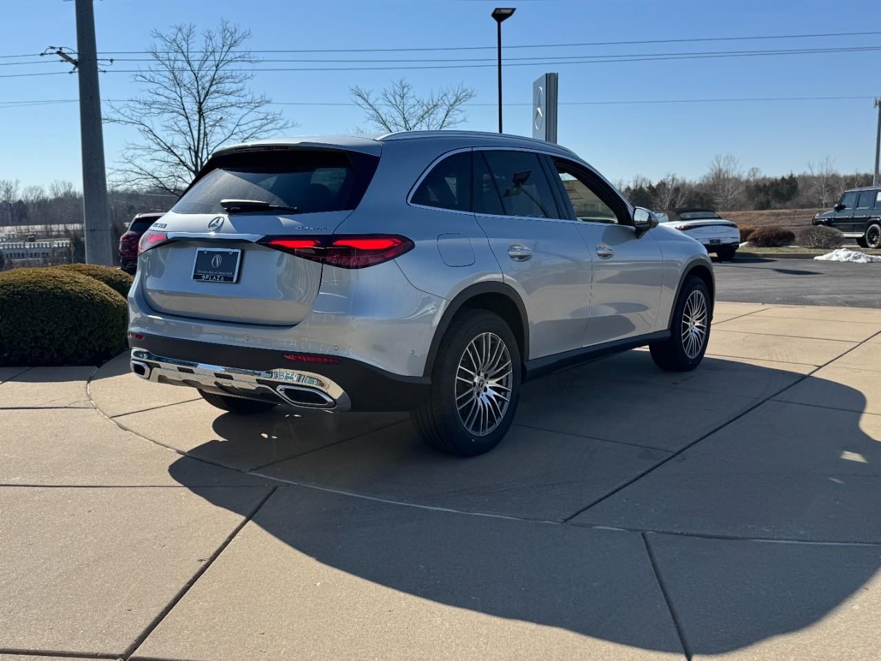 Mercedes-Benz GLC Vehicle Full-screen Gallery Image 4