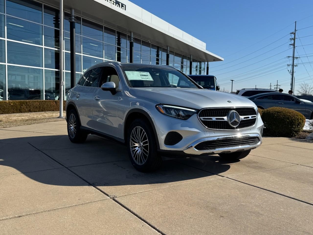 Mercedes-Benz GLC Vehicle Full-screen Gallery Image 6