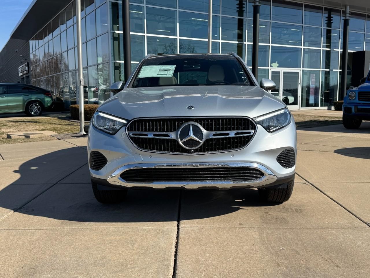 Mercedes-Benz GLC Vehicle Full-screen Gallery Image 7