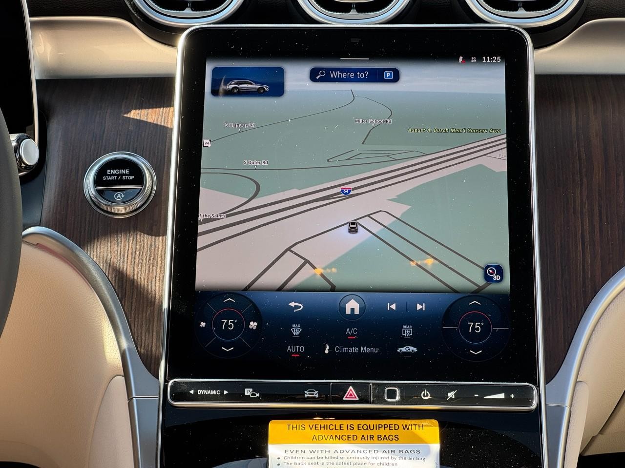 Mercedes-Benz GLC Vehicle Full-screen Gallery Image 14