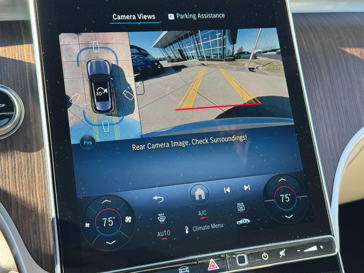 Mercedes-Benz GLC Vehicle Full-screen Gallery Image 34