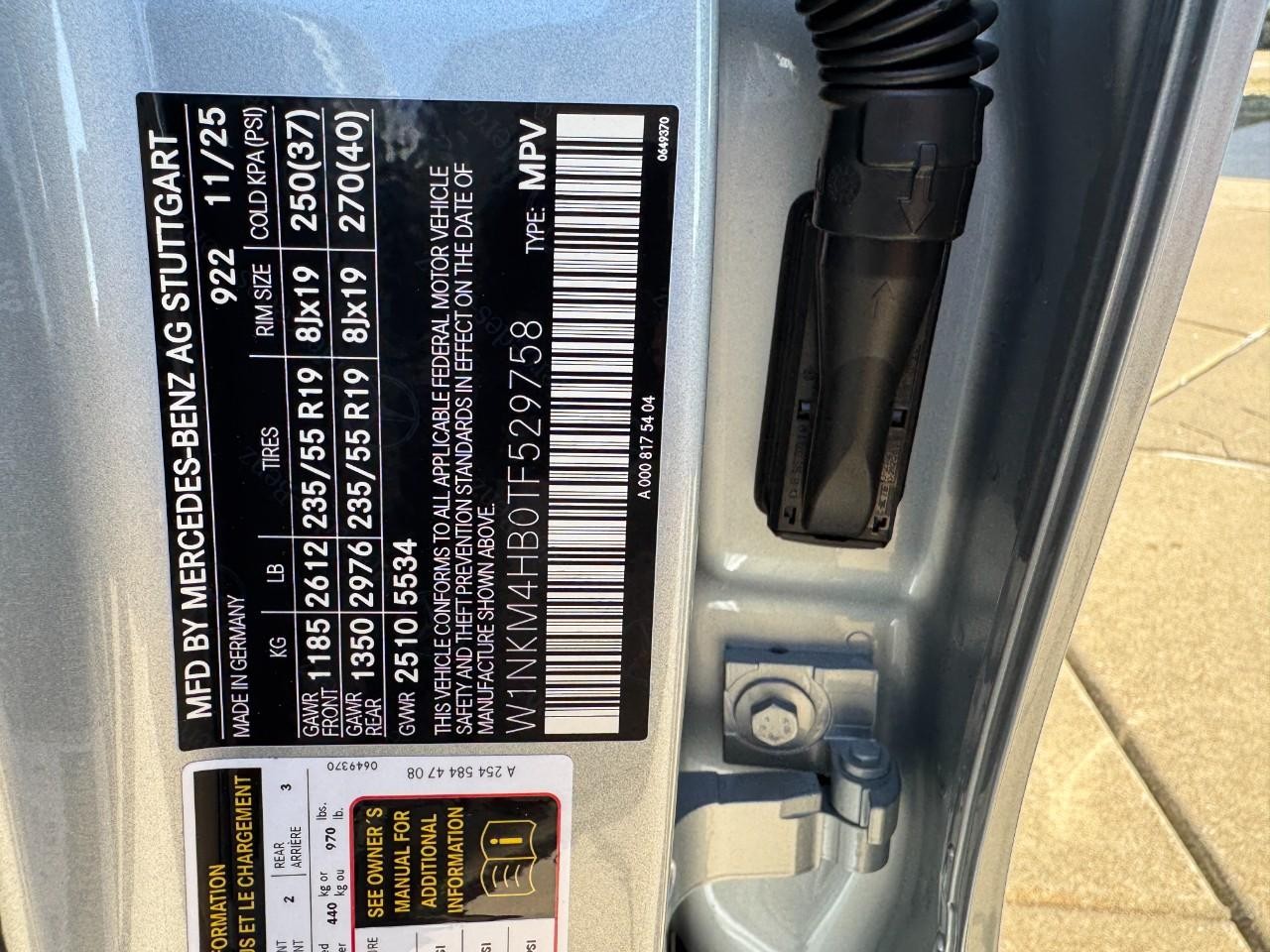 Mercedes-Benz GLC Vehicle Full-screen Gallery Image 35