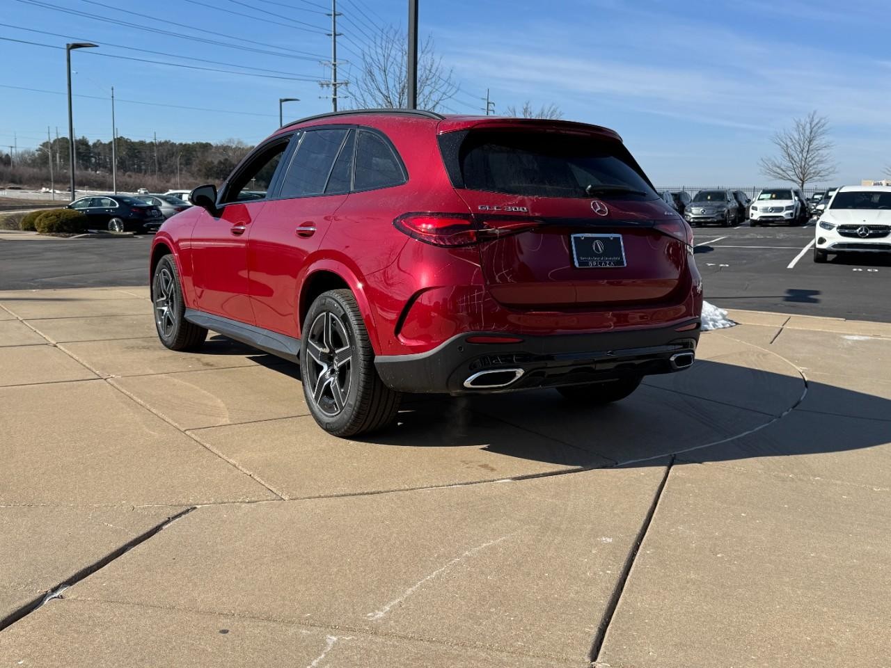 Mercedes-Benz GLC Vehicle Full-screen Gallery Image 3