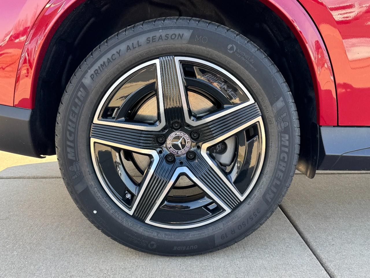 Mercedes-Benz GLC Vehicle Full-screen Gallery Image 5