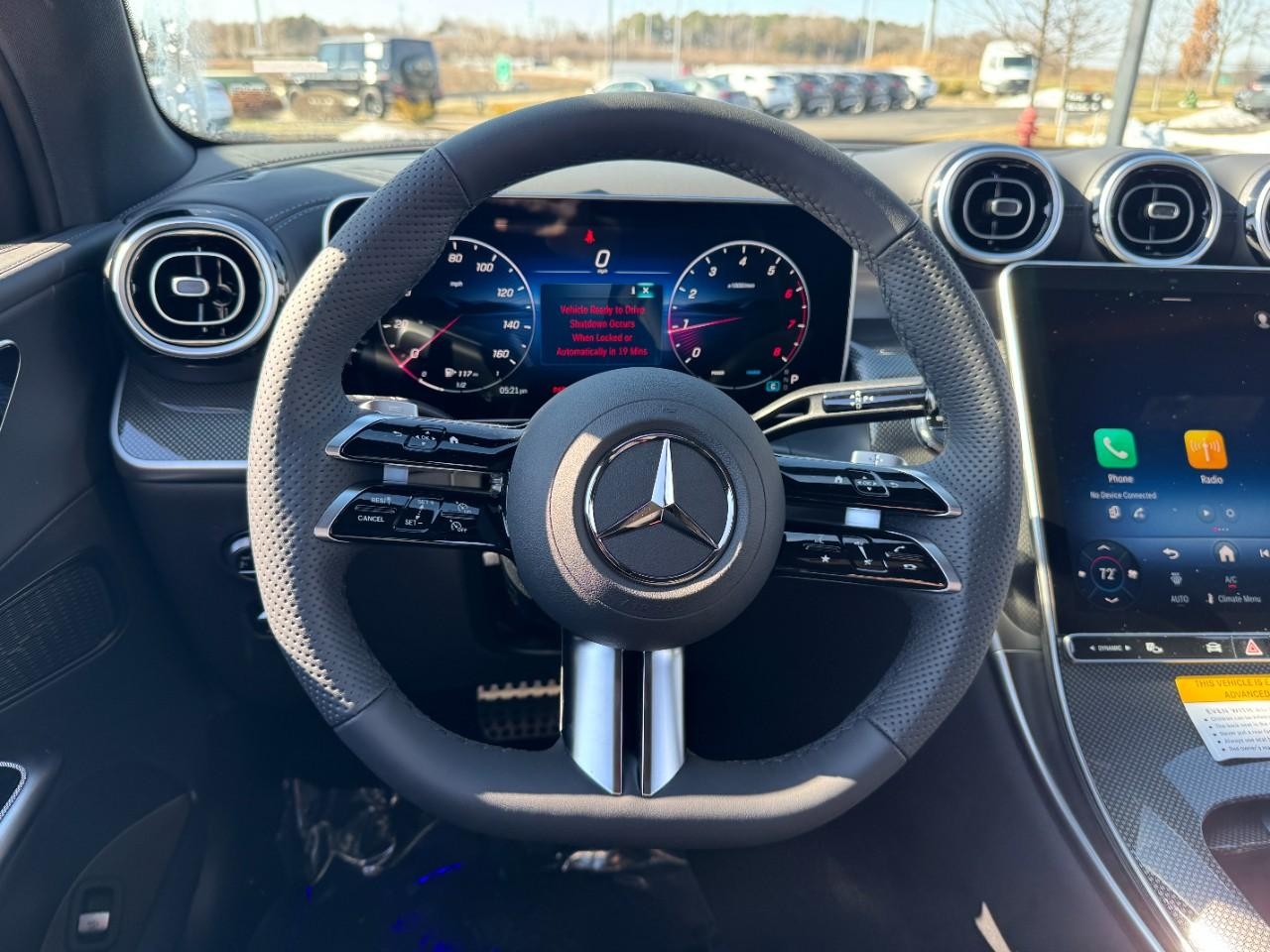 Mercedes-Benz GLC Vehicle Full-screen Gallery Image 12