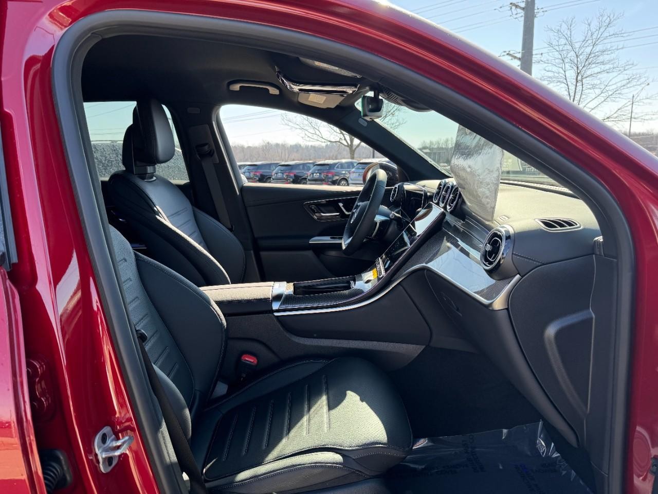 Mercedes-Benz GLC Vehicle Full-screen Gallery Image 15