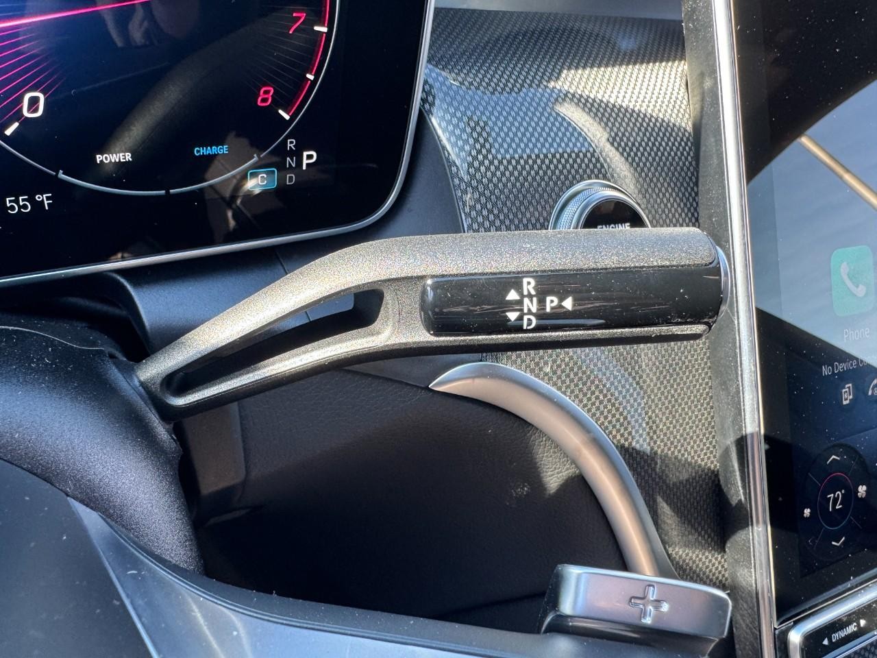 Mercedes-Benz GLC Vehicle Full-screen Gallery Image 32