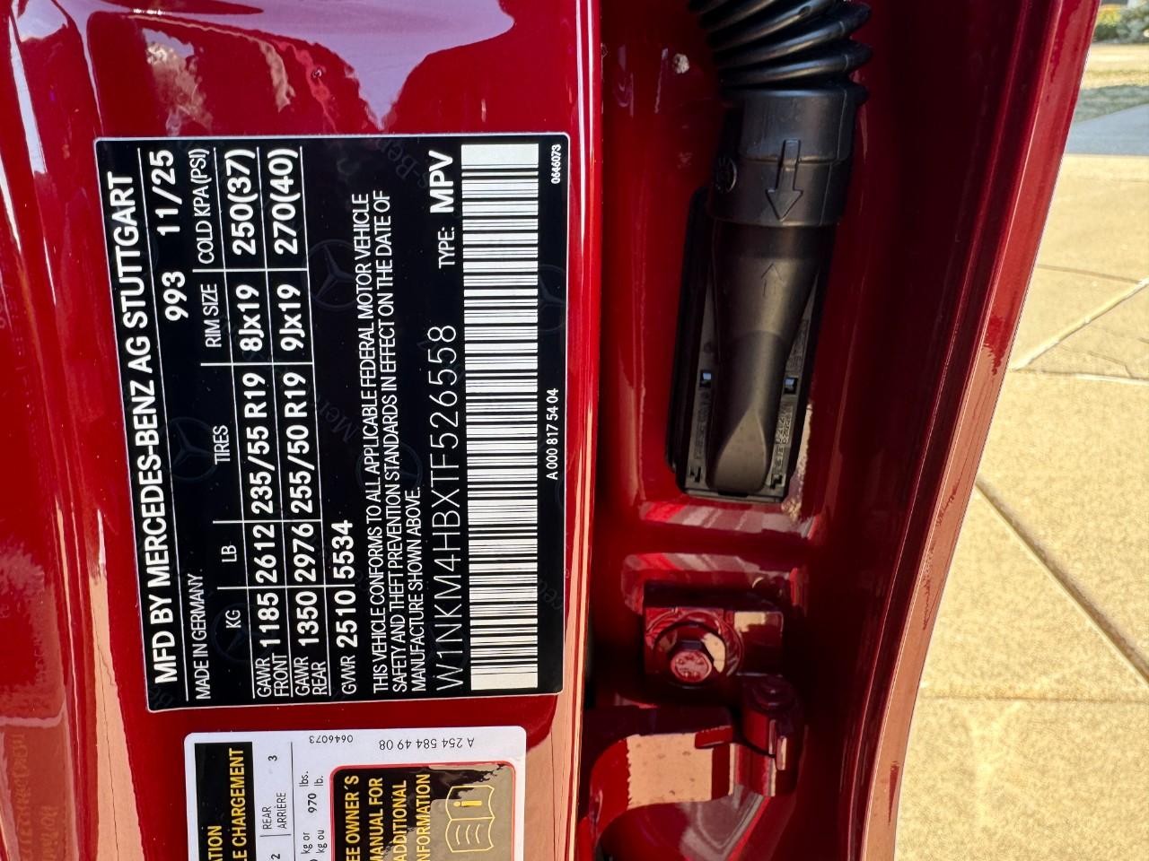 Mercedes-Benz GLC Vehicle Full-screen Gallery Image 34