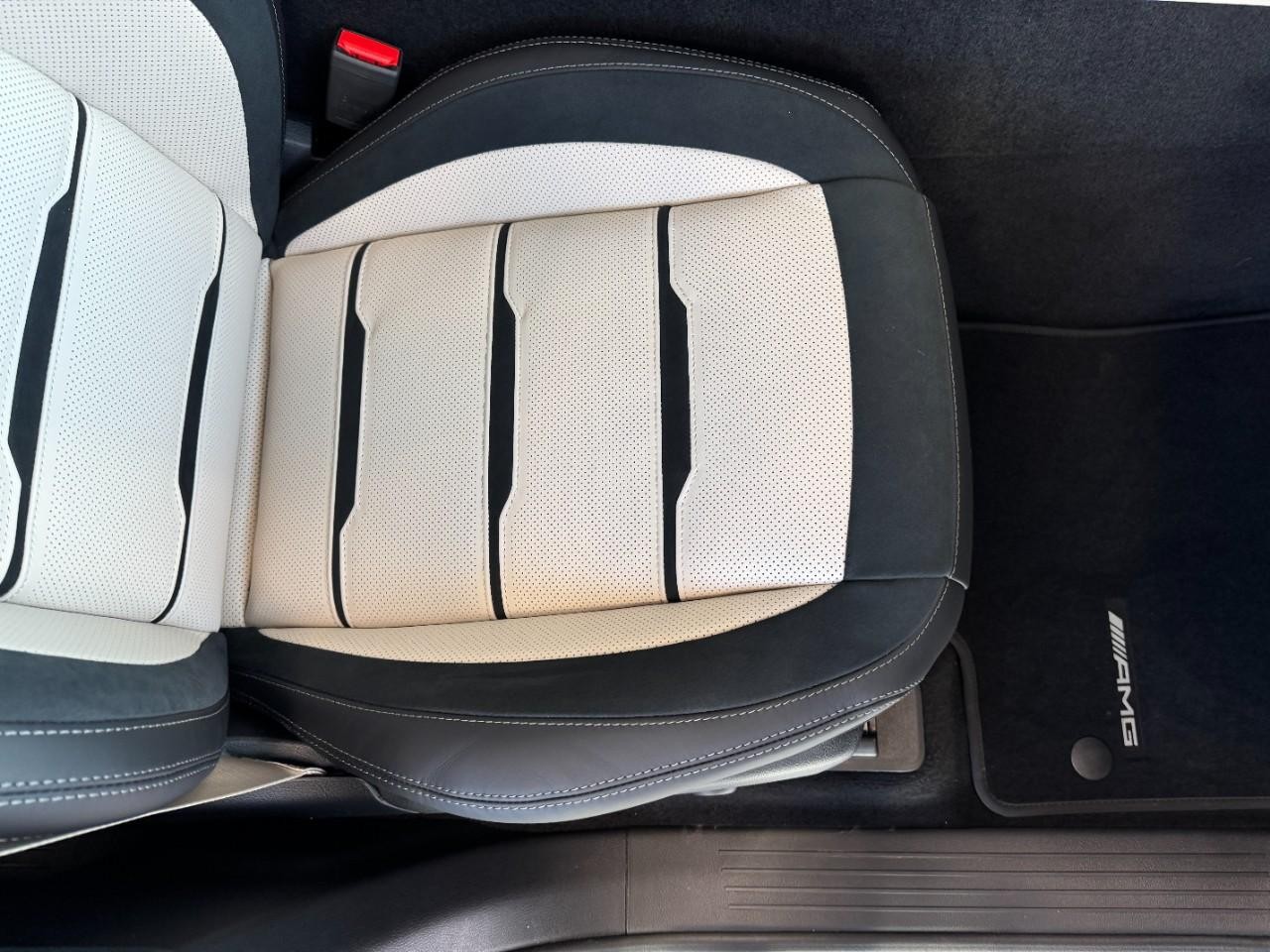 Mercedes-Benz GLE Vehicle Full-screen Gallery Image 19