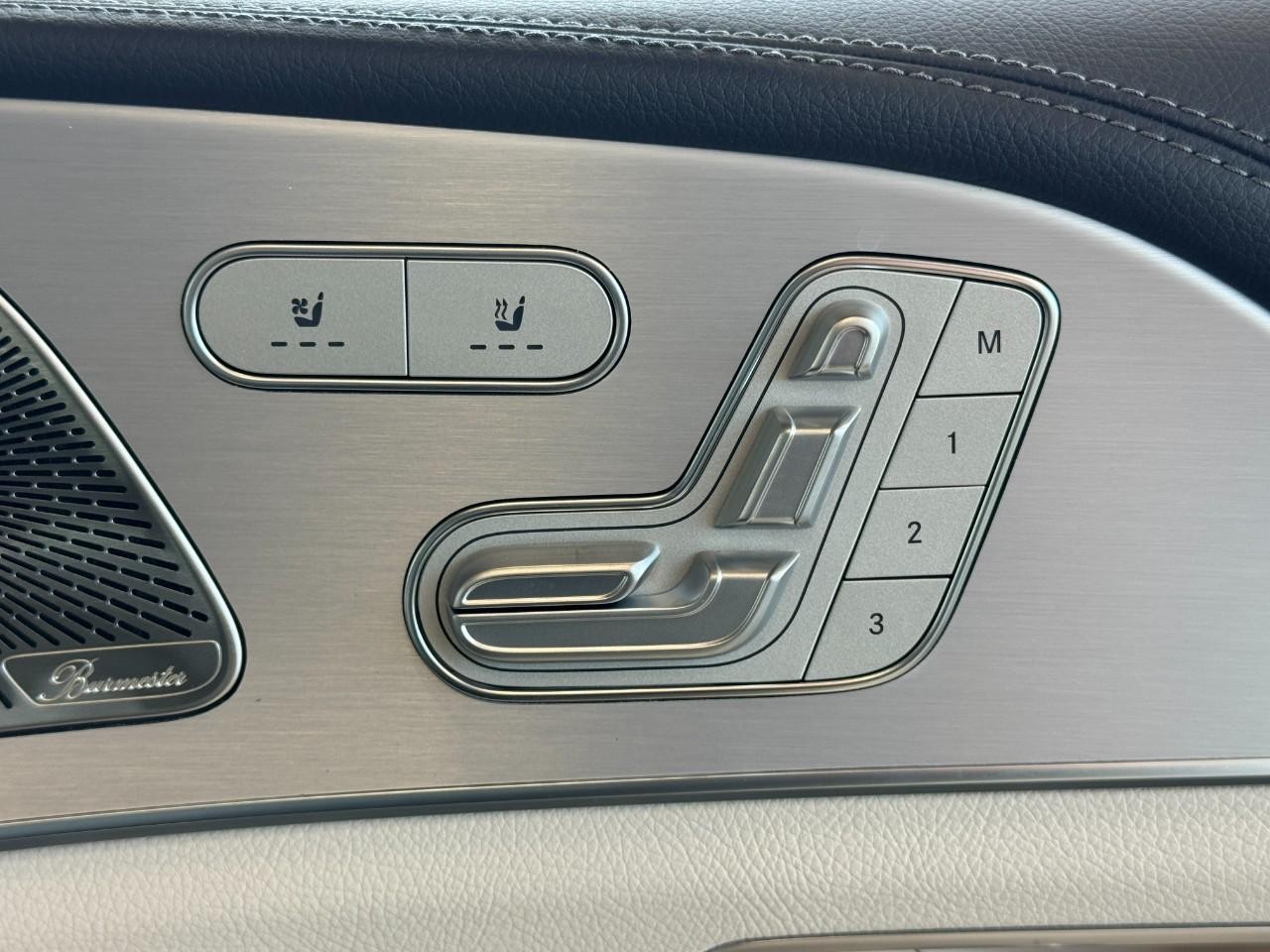 Mercedes-Benz GLE Vehicle Full-screen Gallery Image 21