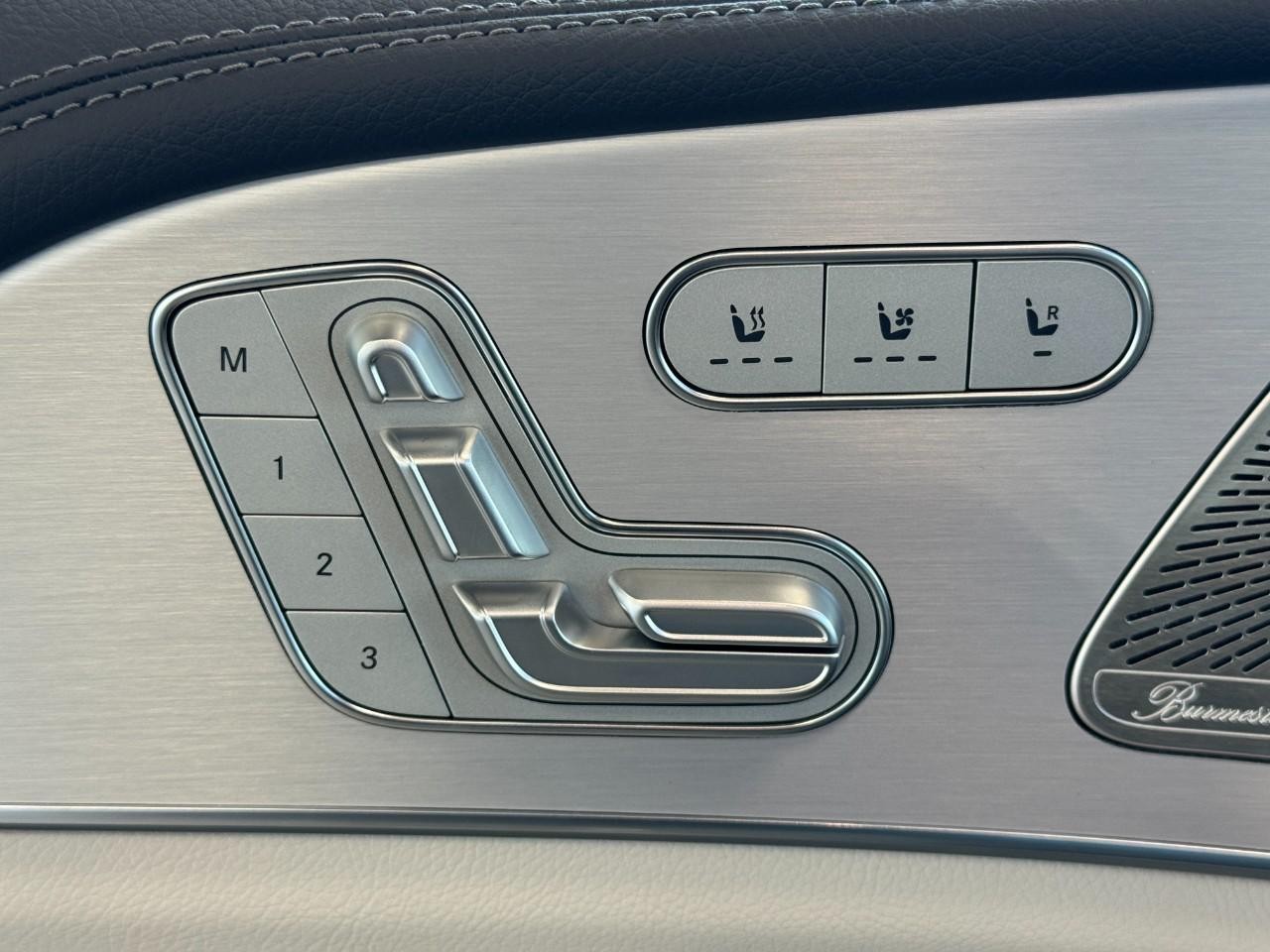 Mercedes-Benz GLE Vehicle Full-screen Gallery Image 25