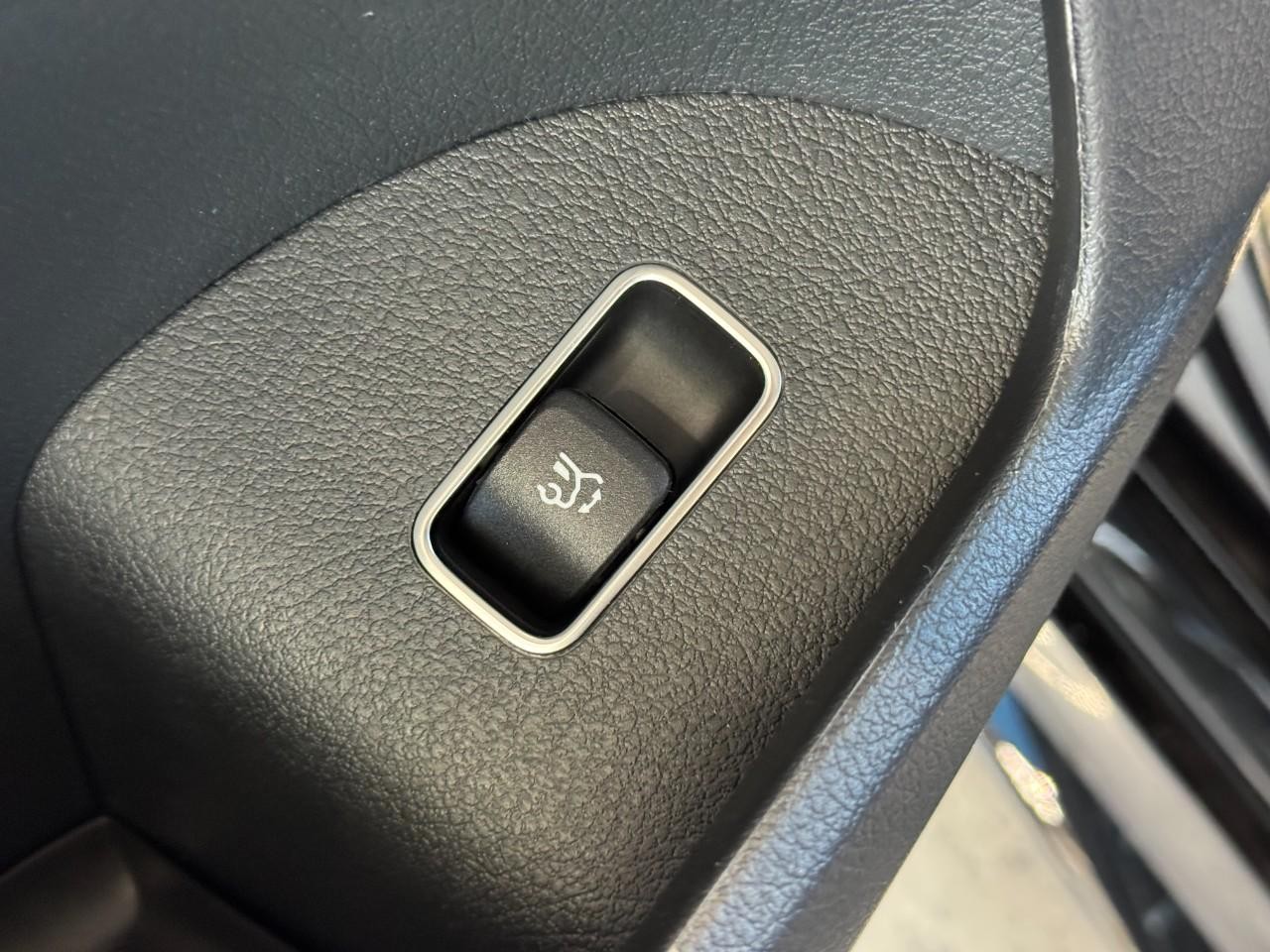 Mercedes-Benz GLE Vehicle Full-screen Gallery Image 28