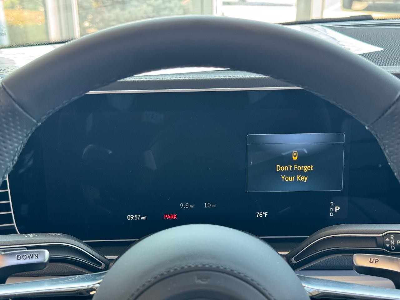 Mercedes-Benz GLE Vehicle Full-screen Gallery Image 35