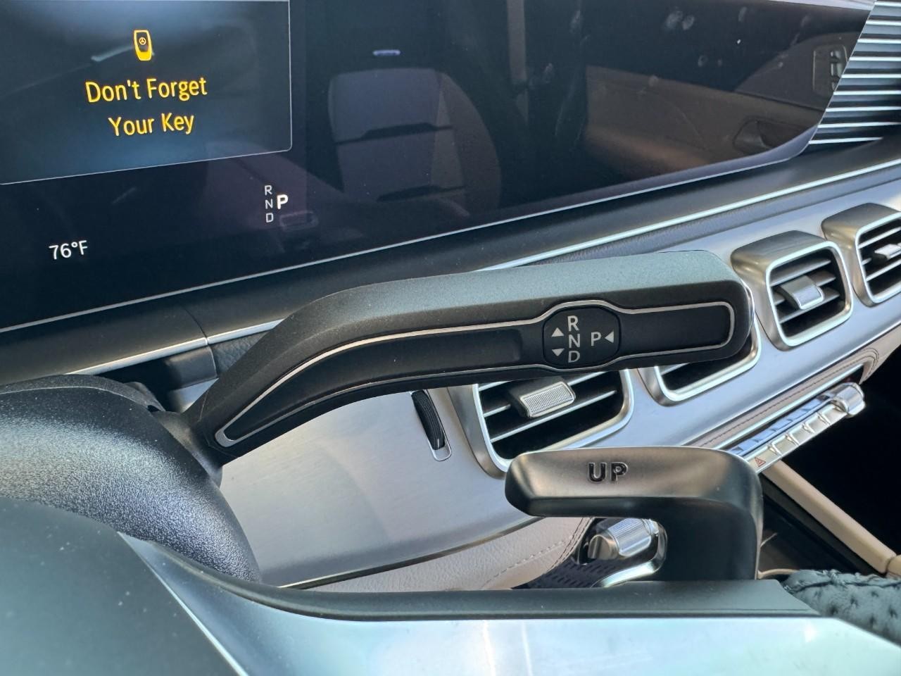 Mercedes-Benz GLE Vehicle Full-screen Gallery Image 36